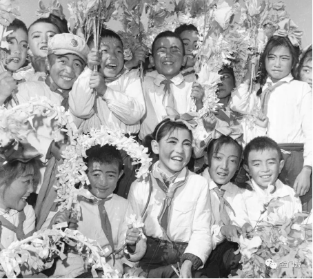【珍贵老照片】再现40年前海北州、门源县成立25周年庆典活动场景_济南演出公司